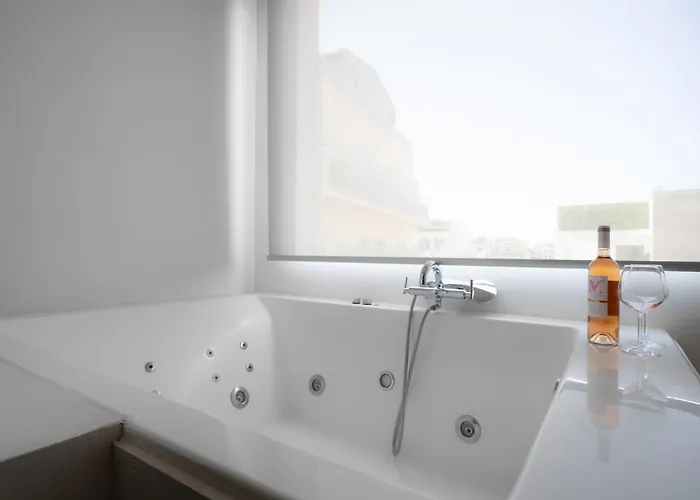 Dema Luxury Suites - Perikleous E8